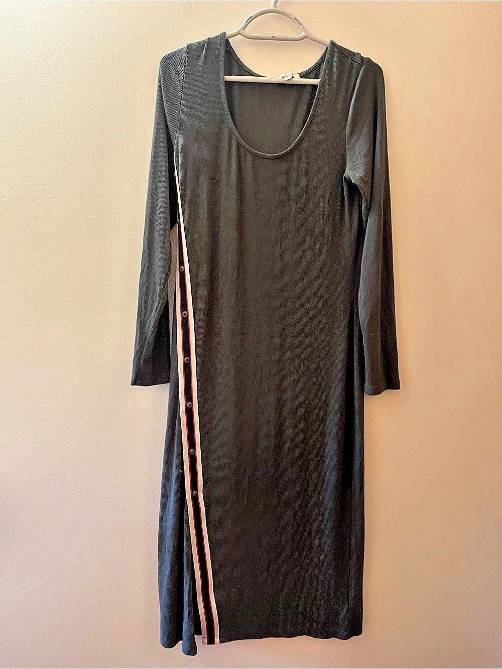 Bordeaux Long Sleeve ribbed midi Dress in army green Size Medium